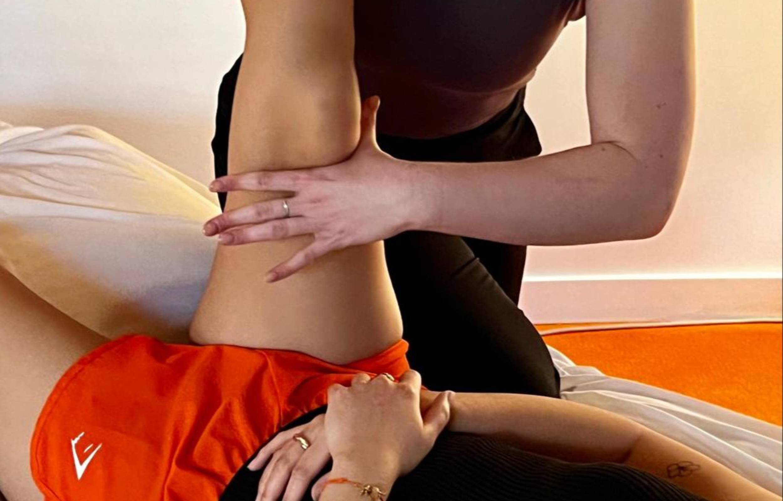 A physiotherapist stretching a patient during a physiotherapy session at Tx Therapies in Old Montreal, downtown and Griffintown.